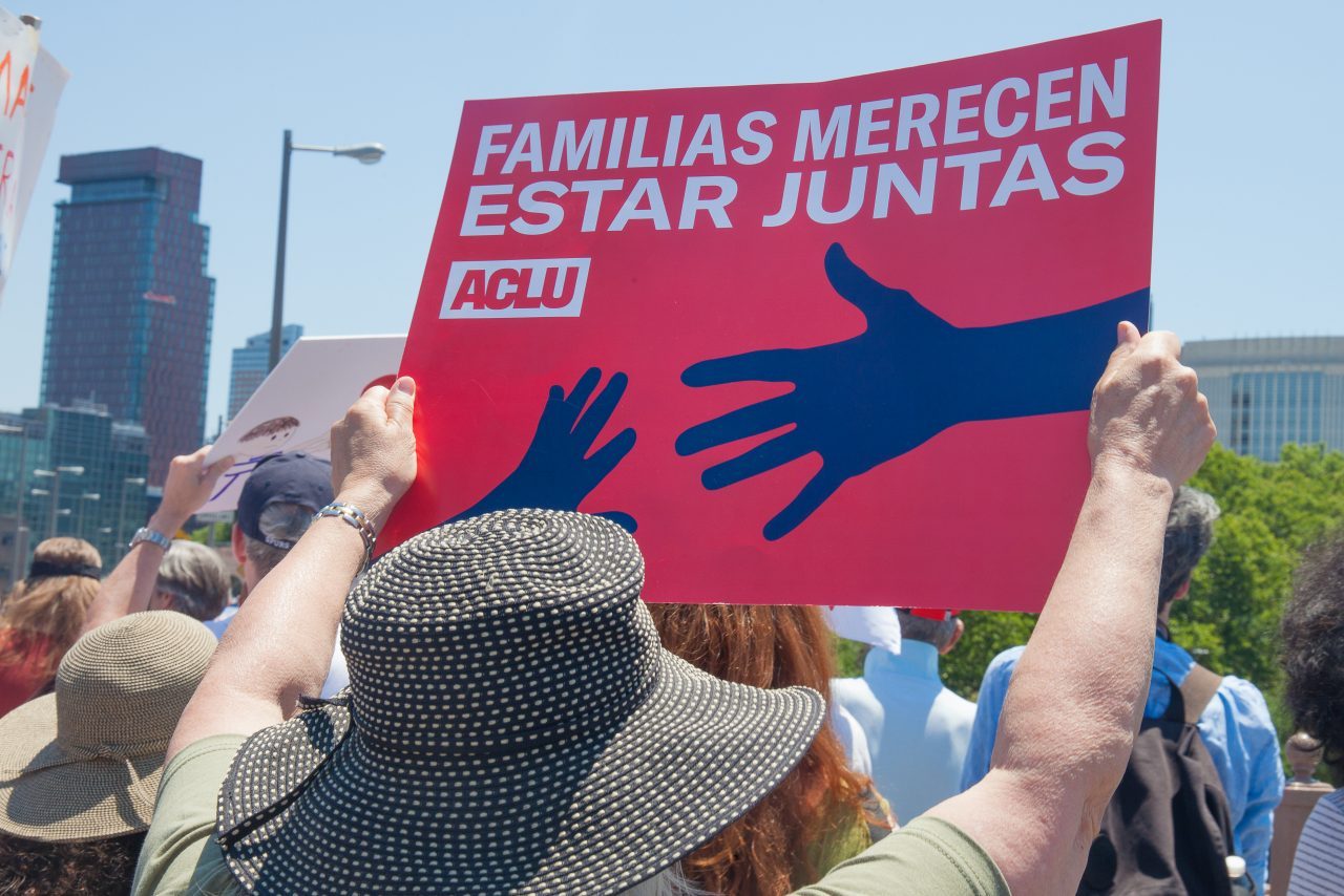 6/30/2018. New York City - March: “Families Belong Together.” Woman with a sign that reads: "Familias merecen estar juntas. ACLU." People crossing the Brooklyn Bridge in support of refugee families. People’s protectors are marching from Foley Square in Manhattan to Cadman Plaza in Brooklyn. Credit: Photo by Javier Soriano/LoveIsAmor.com