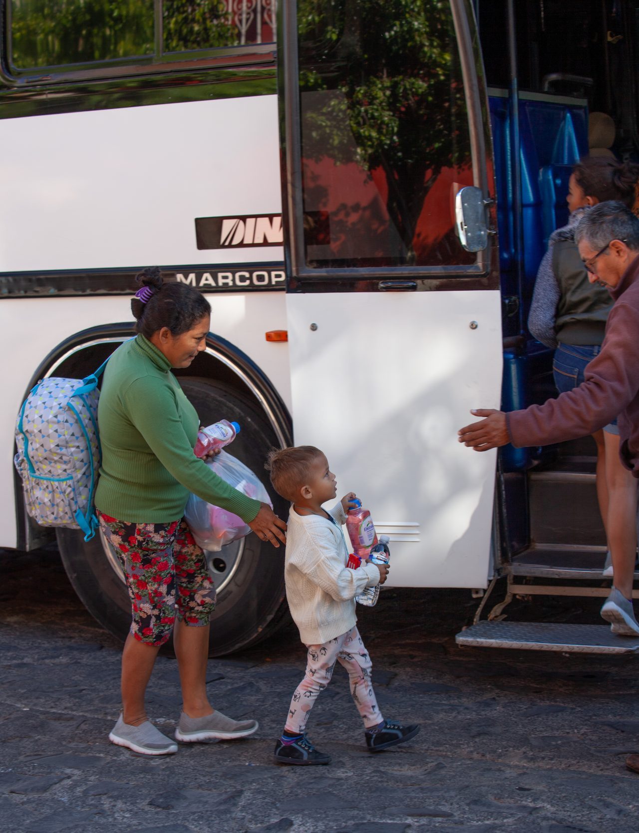 Tlaquepaque, Guadalajara. Jalisco, Mexico. Monday, November 19th, 2018. A refugee child and his mother boarding a bus to Sinaloa. Hundreds of refugees fleeing violence and extreme poverty in Central America have been staying at "El Refugio. Casa del Migrante" for one or two days. These refugees are part of the second caravan. Credit: Photo by LoveIsAmor.com