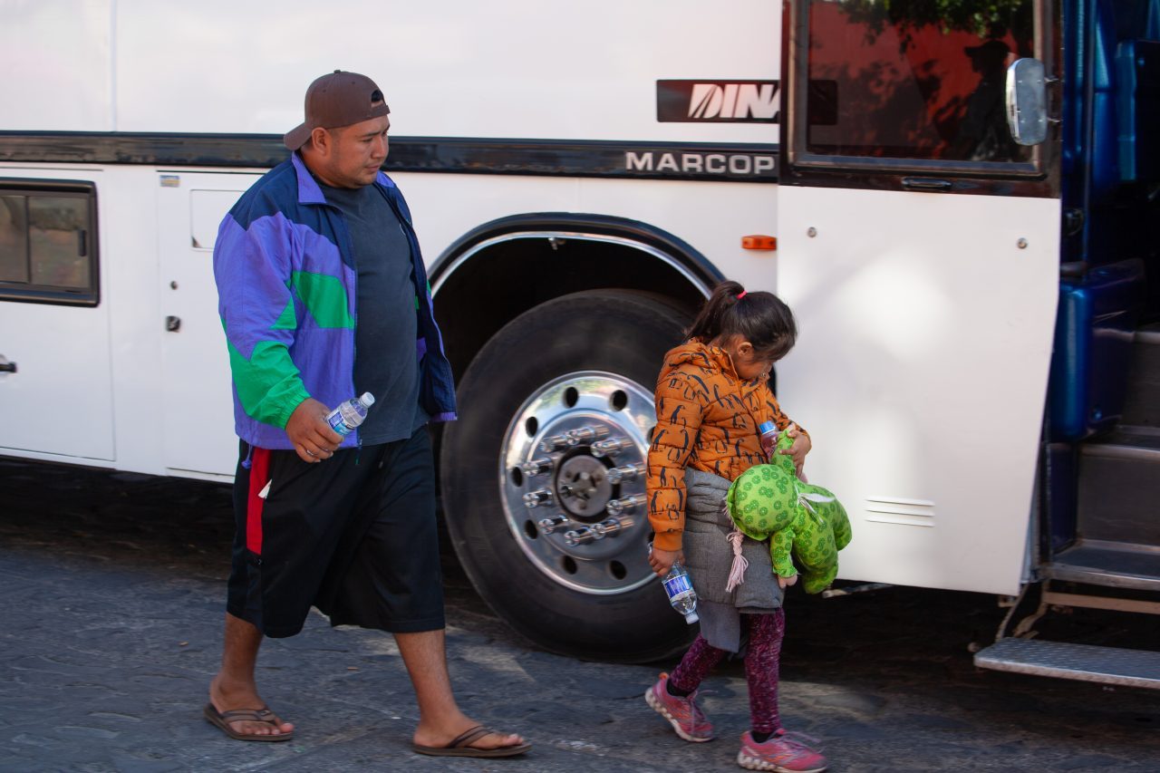 Tlaquepaque, Guadalajara. Jalisco, Mexico. Monday, November 19th, 2018. A refugee father and his child boarding a bus to Sinaloa. Hundreds of refugees fleeing violence and extreme poverty in Central America have been staying at "El Refugio. Casa del Migrante" for one or two days. These refugees are part of the second caravan. They want to apply for asylum in the United States of America. Credit: Photo by LoveIsAmor.com