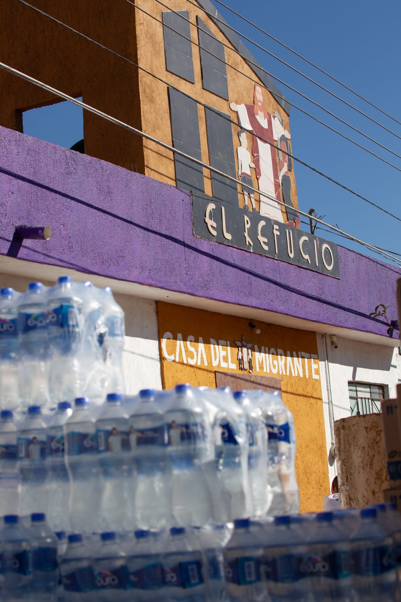 Tlaquepaque, Guadalajara. Jalisco, Mexico. Monday, November 19th, 2018. Water for immigrants traveling to Sinaloa today. Refugees fleeing violence and extreme poverty in Central America have been staying at "El Refugio. Casa del Migrante." Refugees want to apply for asylum in the United States of America. Credit: Photo by LoveIsAmor.com