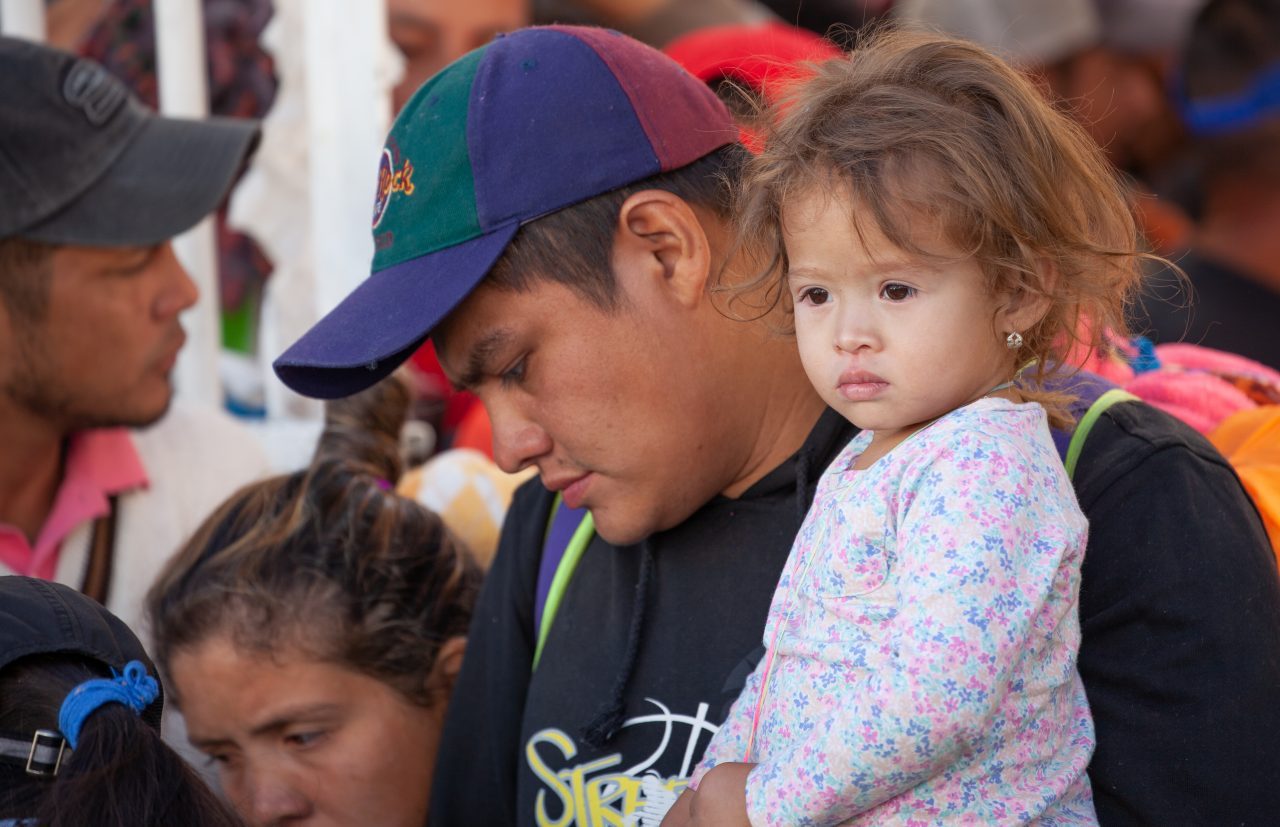 Tlaquepaque, Guadalajara. Jalisco, Mexico. Monday, November 19th, 2018. A refugee father and his child waiting his turn to board a bus to Sinaloa. Hundreds of refugees fleeing violence and extreme poverty in Central America have been staying at "El Refugio. Casa del Migrante" for one or two days. These refugees are part of the second caravan. They want to apply for asylum in the United States of America. Credit: Photo by LoveIsAmor.com