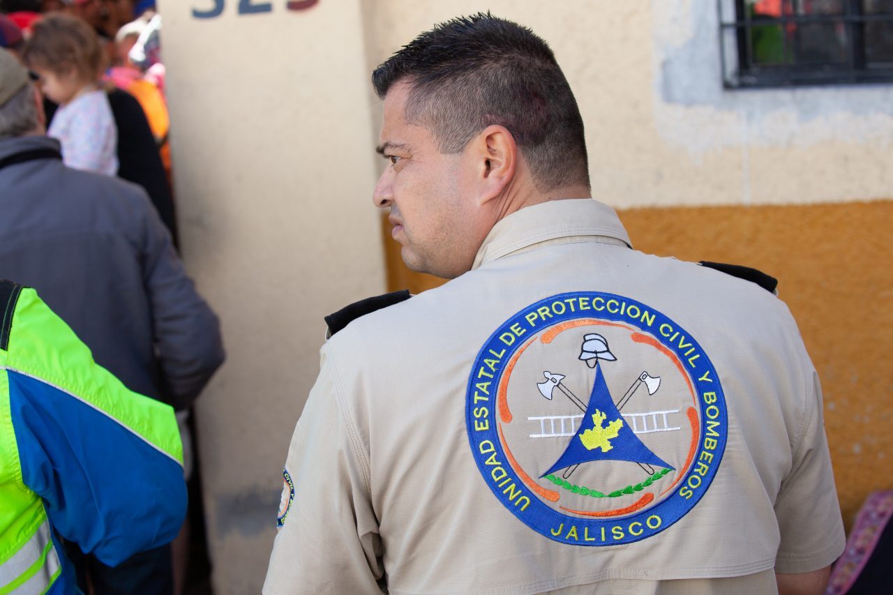 Tlaquepaque, Guadalajara. Jalisco, Mexico. Monday, November 19th, 2018. Man representing "Unidad estatal de proteccion civil y bomberos. Jalisco." Hundreds of refugees fleeing violence and extreme poverty in Central America have been staying at "El Refugio. Casa del Migrante" for one or two days. These refugees are part of the second caravan. They want to travel to Tijuana, Baja California and apply for asylum in the United States of America. Credit: Photo by LoveIsAmor.com