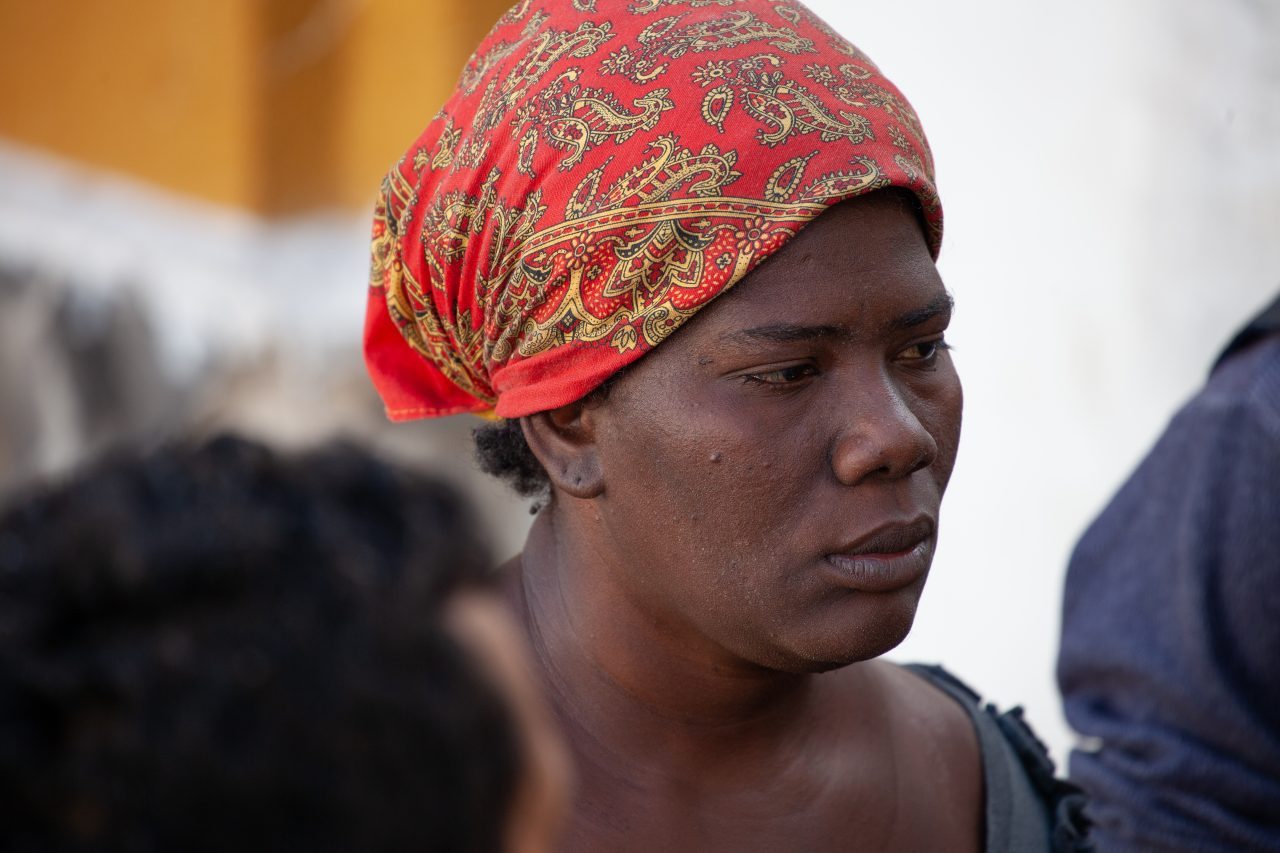 Tlaquepaque, Guadalajara. Jalisco, Mexico. Monday, November 19th, 2018. A refugee woman waiting her turn to board a bus that will transport her and her children to Sinaloa. Hundreds of refugees fleeing violence and extreme poverty in Central America have been staying at "El Refugio. Casa del Migrante" for one or two days. These refugees are part of the second caravan. They want to apply for asylum in the United States of America. Credit: Photo by LoveIsAmor.com