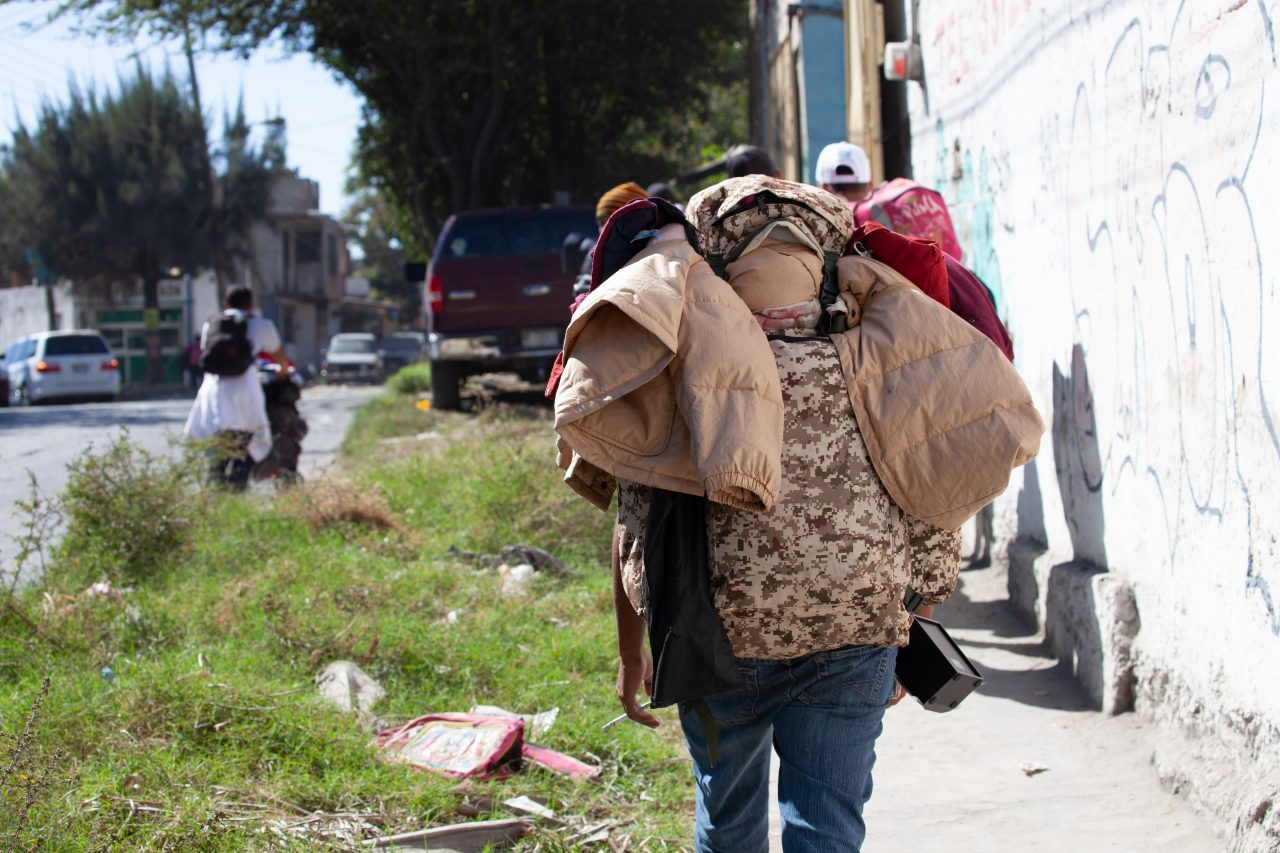 Tlaquepaque, Guadalajara. Jalisco, Mexico. Monday, November 19th, 2018. Refugees walking to Sinaloa. Hundreds of refugees fleeing violence and extreme poverty in Central America have been staying at "El Refugio. Casa del Migrante" for one or two days. Some immigrants stayed at the shelter only for one night. Some of these immigrants are part of the second caravan and third caravan. Refugees want to travel to Tijuana, Baja California and apply for asylum in the United States of America. Credit: Photo by LoveIsAmor.com