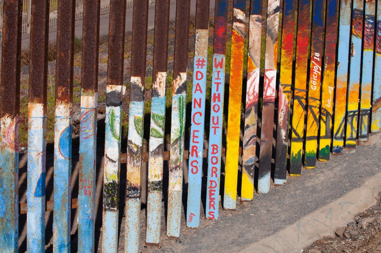 Mexico - US border. Tijuana, Baja California. Sunday, November 25th, 2018. "#Dancers without borders." Credit: Photo by LoveIsAmor.com