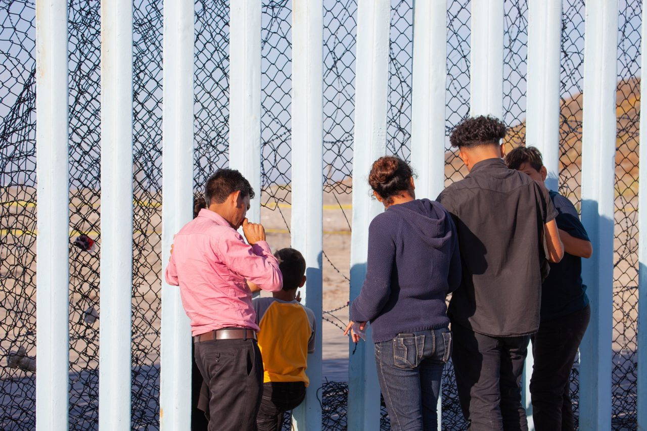 Tijuana, Baja California. Mexico. Sunday, November 25th, 2018 - Immigrants from Central America at the Mexico - US border. Credit: LoveIsAmor.com