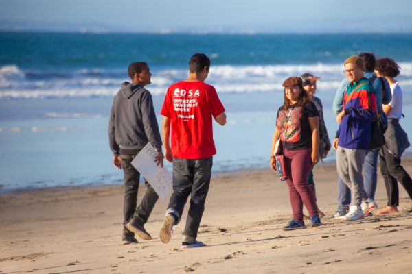 Tijuana, Baja California. Mexico. Sunday, November 25th, 2018 - Members of the Democratic Socialists Of America (DSA) gave water to immigrants from Centro America at the Mexico - US border. US border agents ordered them to move away from the fence. Credit: Photo by LoveIsAmor.com