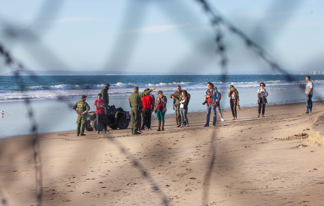 Tijuana, Baja California. Mexico. Sunday, November 25th, 2018 - Members of the Democratic Socialists Of America (DSA) gave water to immigrants from Centro America at the Mexico - US border. US border agents ordered them to move away from the fence. Credit: Photo by LoveIsAmor.com